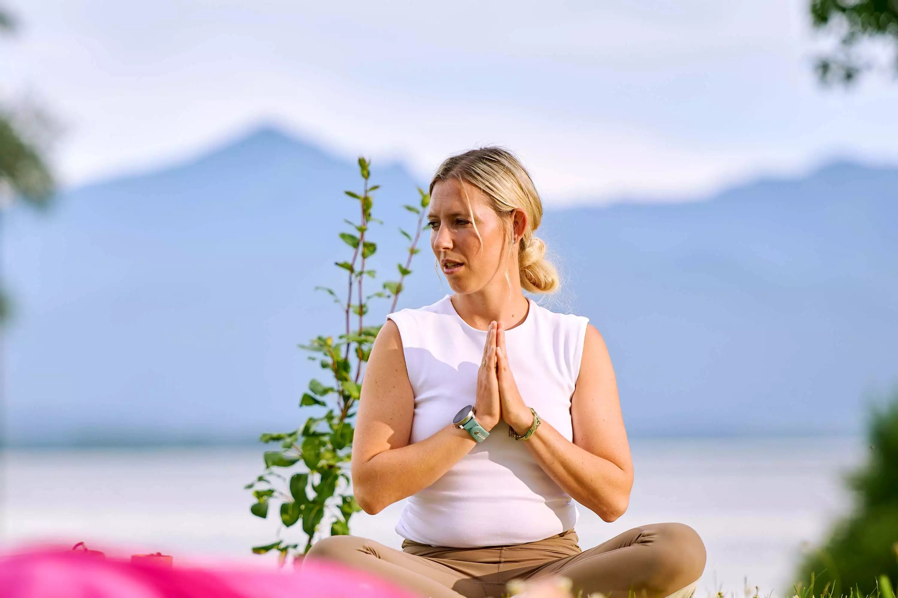 Wellnes und Erholung beim Outdoor Yoga am Urlaubshof Kirchmaier
