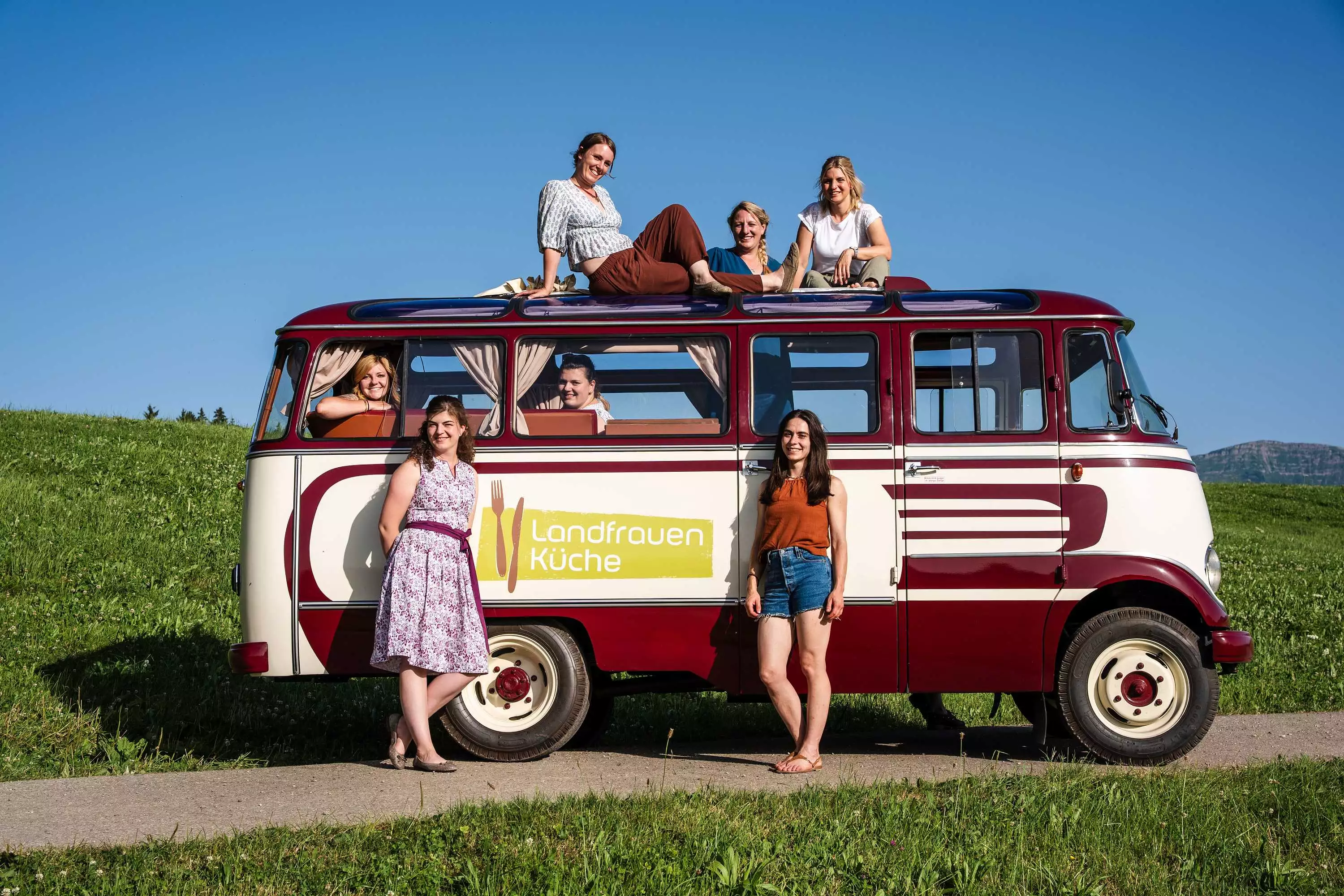 Bäuerin Veronika Kirchmaier kocht Menü für Teilnehmerinnen aus Bayerns Bezirken