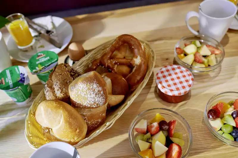 Reichhaltiges Frühstück direkt am Chiemsee