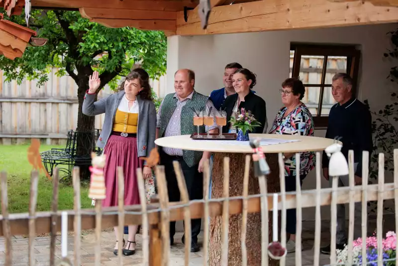 Sieben Bäuerinnen aus Bayern kochen in BR Fernsehserie Landfrauenküche